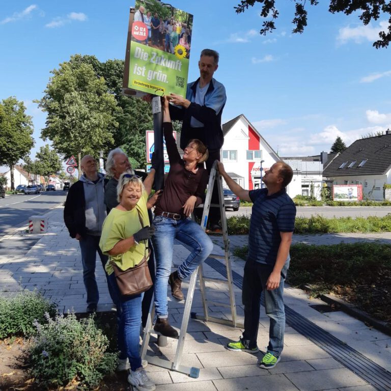 Zerstörung unserer Wahlplakate